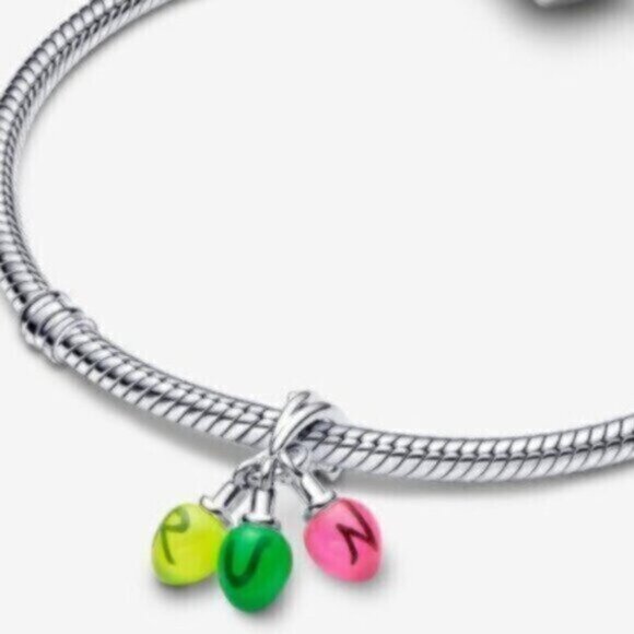 ✅Pandora Stranger Things Glow-in-the-dark Run Dangle Charm - Picture 4 of 7